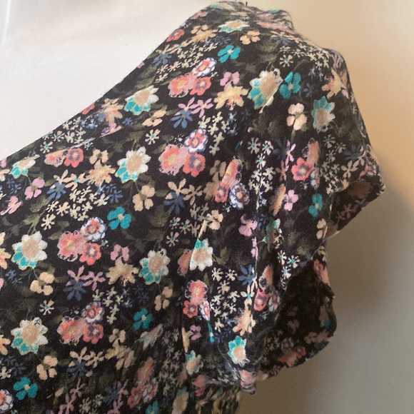 CLOSET CLEANOUT. 3 / $20 - Picture 3 of 4